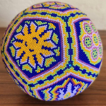Balón arte huichol | Obra artesanal con chaquira